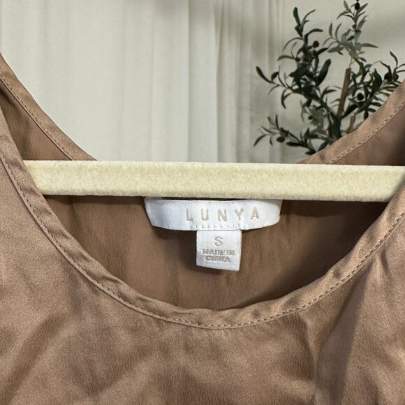 LUNYA - Silk Tulip Back Set - Picture 2 of 6